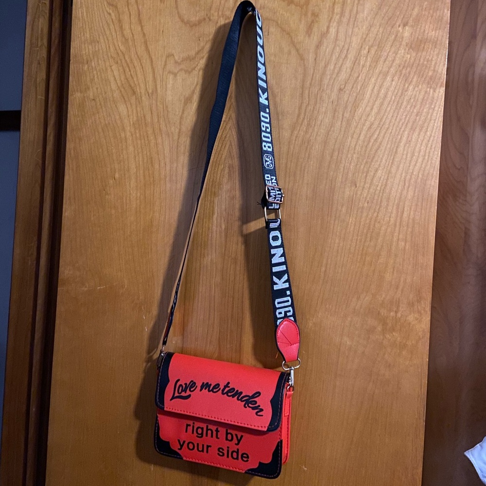 Red and black purse. Cute crossbody.